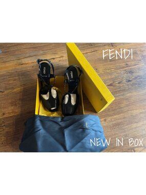 Fendi Black Platform Heel Sandals T-Strap Open Toe Size 8.5 US New In Box